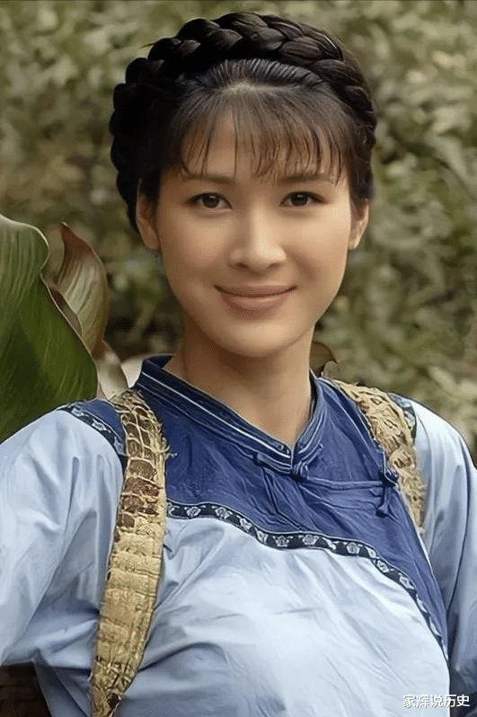 《亮剑》播出18年后,护士“田雨”大变样,背负巨额债务复出还债