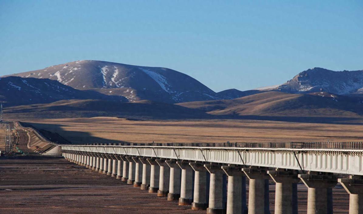 青藏铁路|耗资330亿的青藏铁路，为何只修成单线？那该如何安全会车？