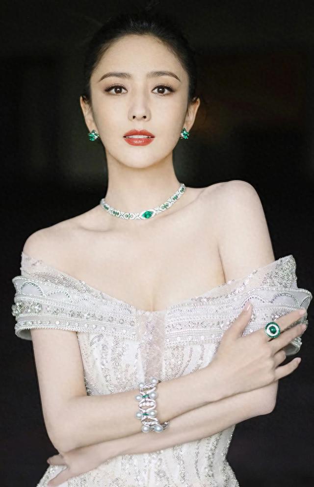 睡美人佟丽娅,真的好美啊