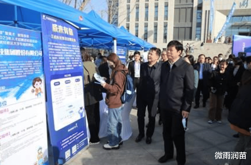 招聘|一本院校招聘会,多家酒店招低薪洗碗工,伤害性不大侮辱性极强