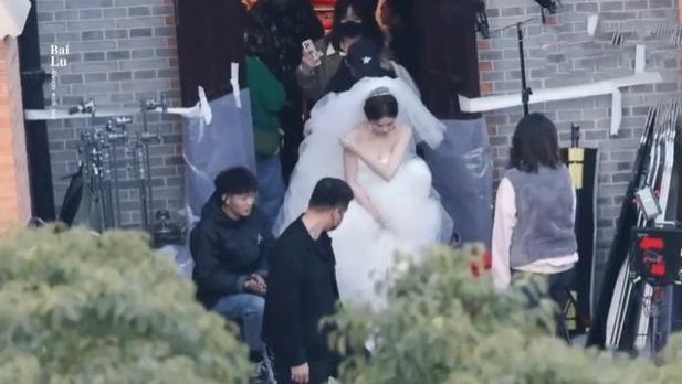 王鹤棣|王鹤棣新剧大结局被路透，女主婚纱造型曝光，路人极力吐槽