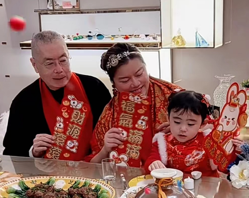 刘诗昆|84岁刘诗昆高调庆生!身体消瘦但精神足,小38岁娇妻一脸幸福温馨