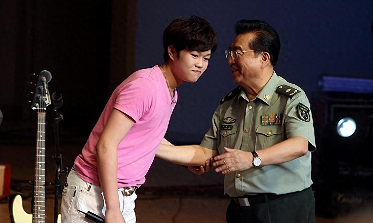 德不配位！应被开除军籍的几位明星，敛财、穿和服一个比一个过分