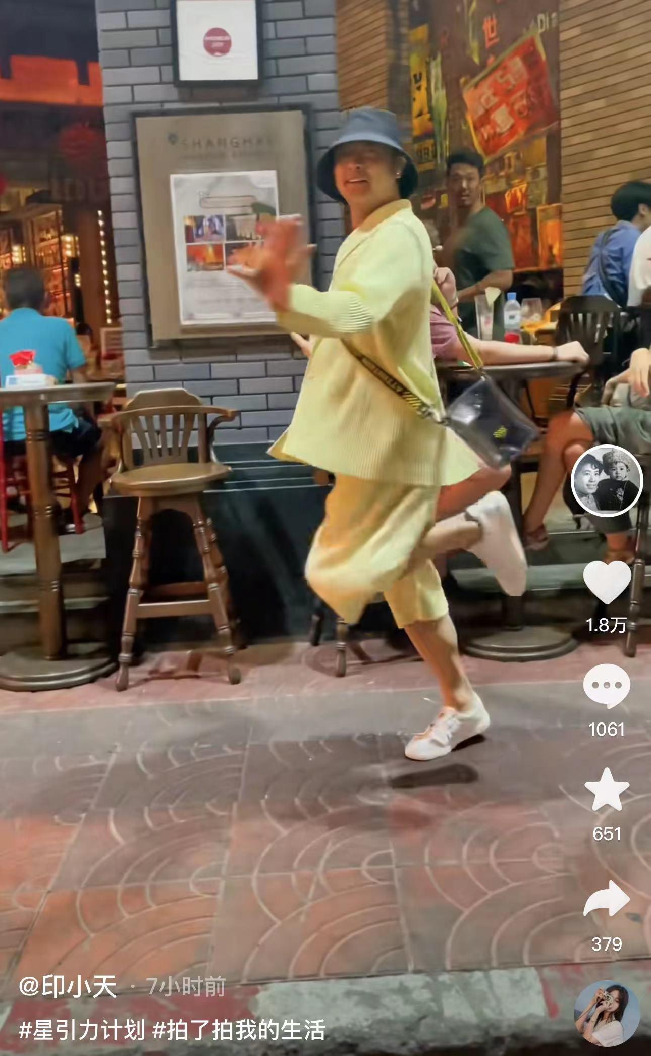 印小天|印小天惹争议！泰国街头夸张热舞路人一脸疑惑，其精神状态引担忧