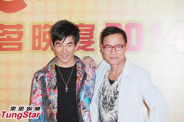 任贤齐哈尔滨买宫廷饼被热议,卖饼小妹实力抢镜,网友说买贵了