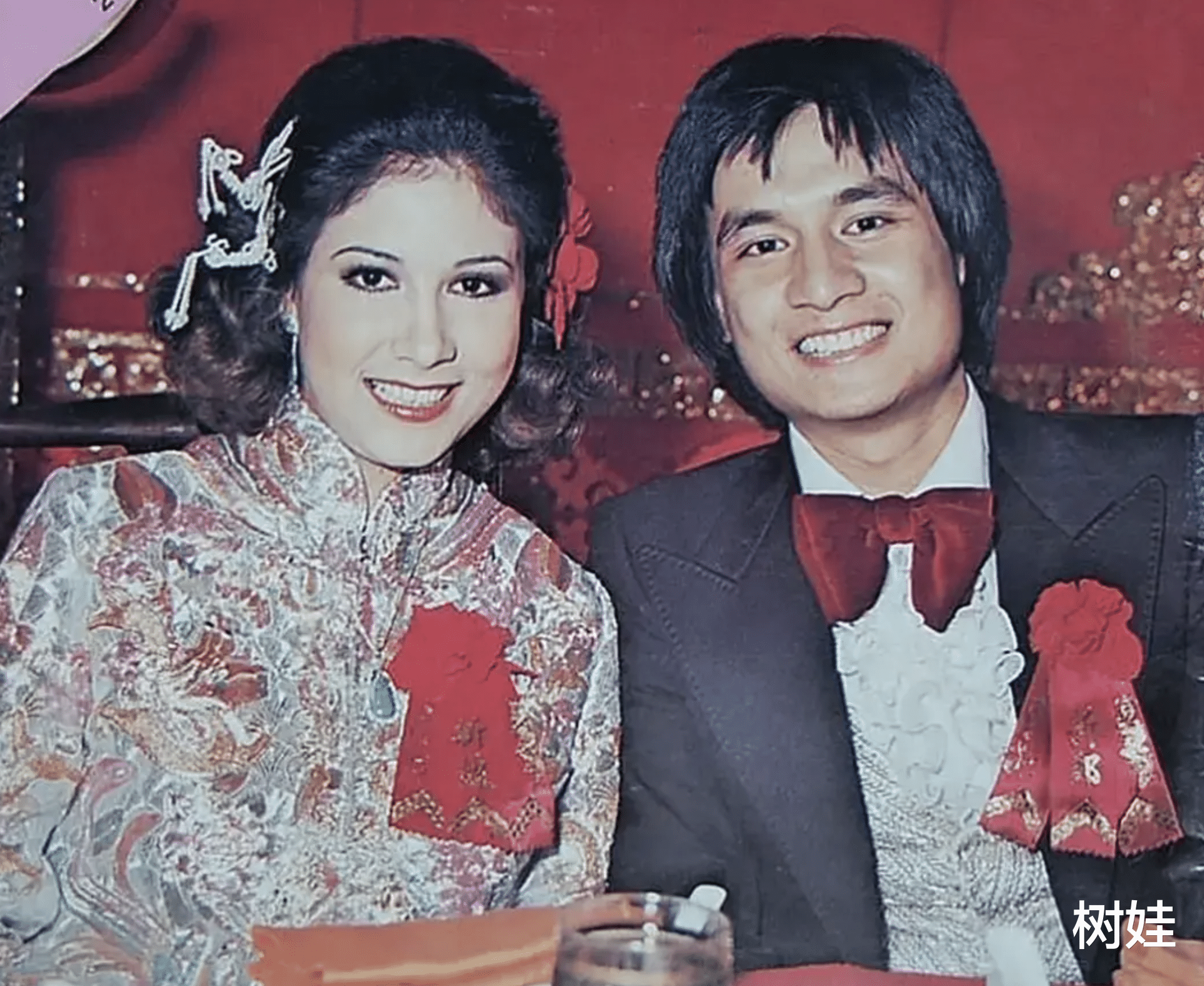 甄妮携36岁女儿回香港,与狄波拉看张学友个唱,两人聊不完感情好