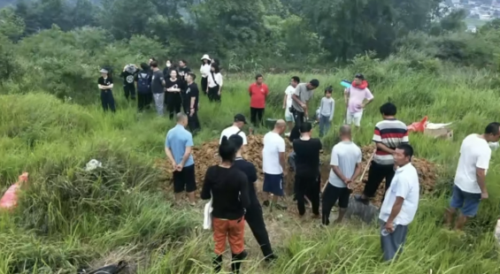 郑恺|《中国好声音》亚军张恒远下葬之日！数百人送别，遗体土葬引争议