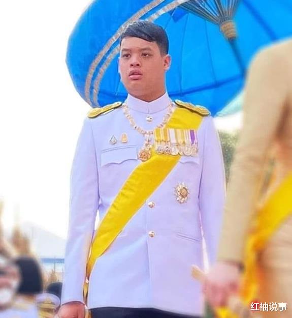 小王子|育坤家族巴结王室,送家族千金出席生日宴,密会18岁提帮功王子