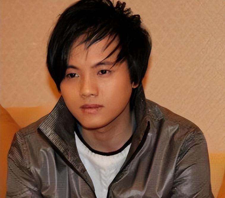 |15岁开演唱会,19岁日进斗金,拒绝春晚的邀请,竟没人说耍大牌