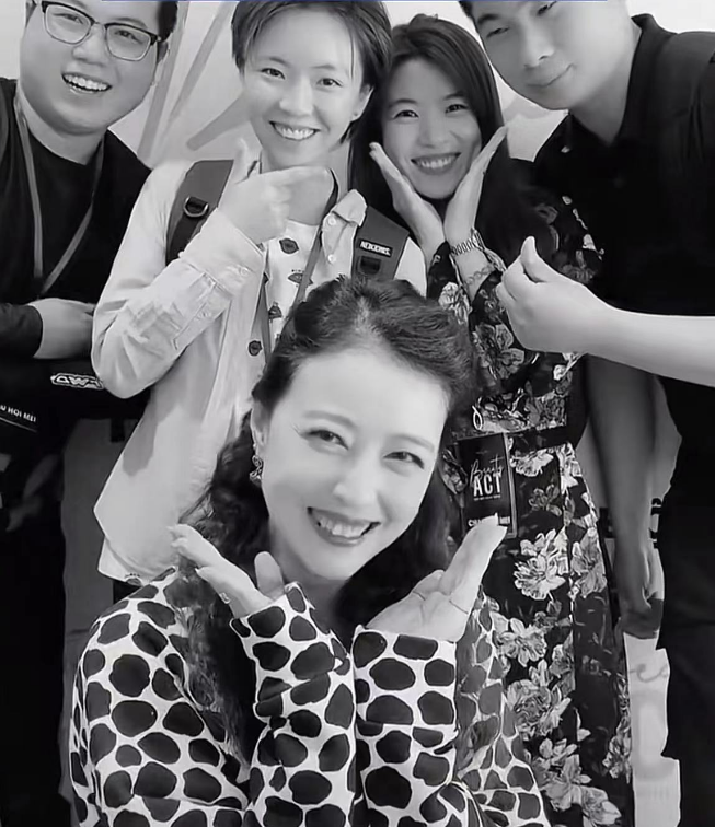 周海媚死因另有内幕!绯闻男友晒合影悼念,怒骂助理太无耻!