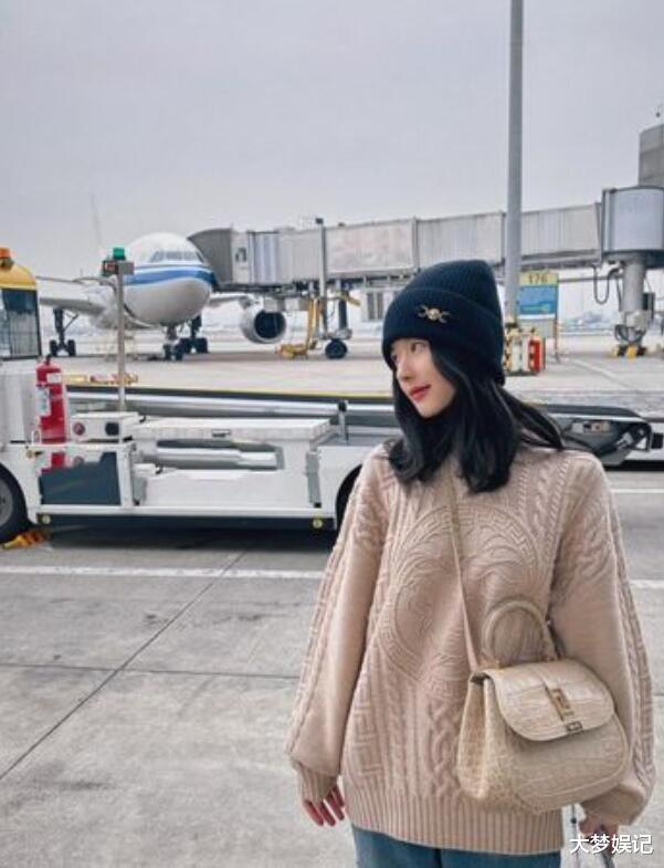 赵露思剪短“黑发新造型曝光”！狂吸60万人围观，网友：近年最短