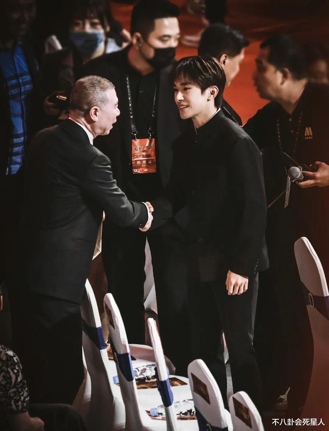 金鸡奖这一夜，娱乐圈的人情世故和江湖地位，被展现得淋漓尽致