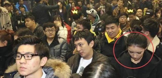 王思聪新女友身份曝光：清纯00后住豪宅同居，疑是私生子生母？