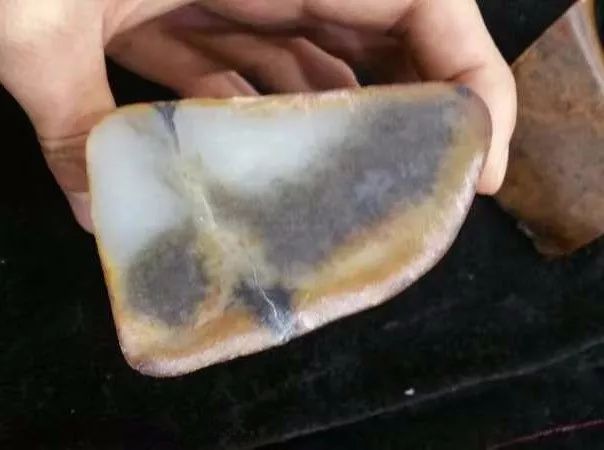 我们总说买玉要看玉质,玉质是什么?