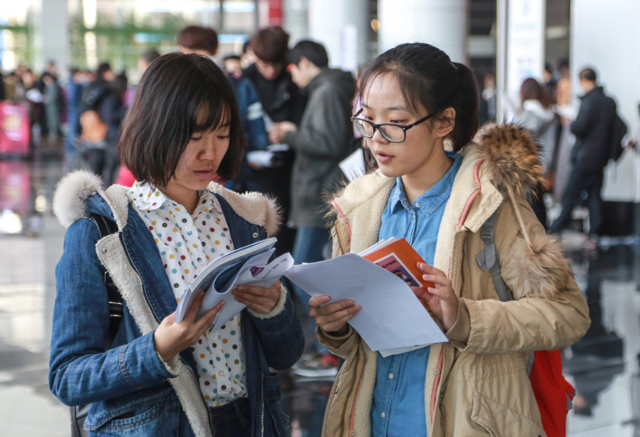 素质教育|35岁是社会退休年龄?男硕士求职半年无果,应聘道士也被拒