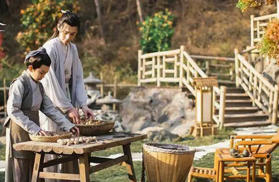 爱情故事|《听心侠女与不问居士》:挥别俗套的爱情故事