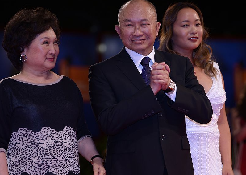 吴宇森:儿女都不结婚,和妻子双双身患癌症,现如今靠卖房子治病