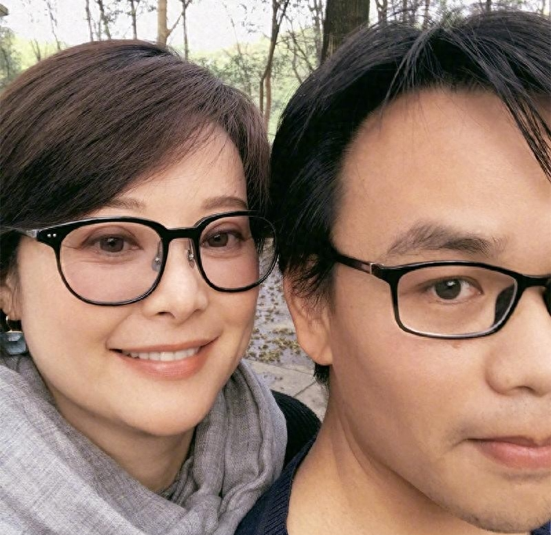 一个令人惋惜的传闻：袁立精神分裂了？网友：袁立活得太干净了！