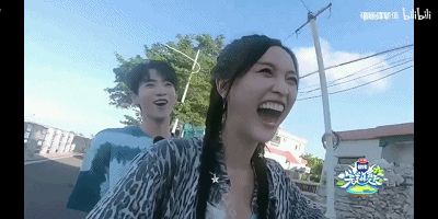 没眼看!嘴包不住牙,嘴凸,演戏难看,明星能不能放弃烤瓷牙审美