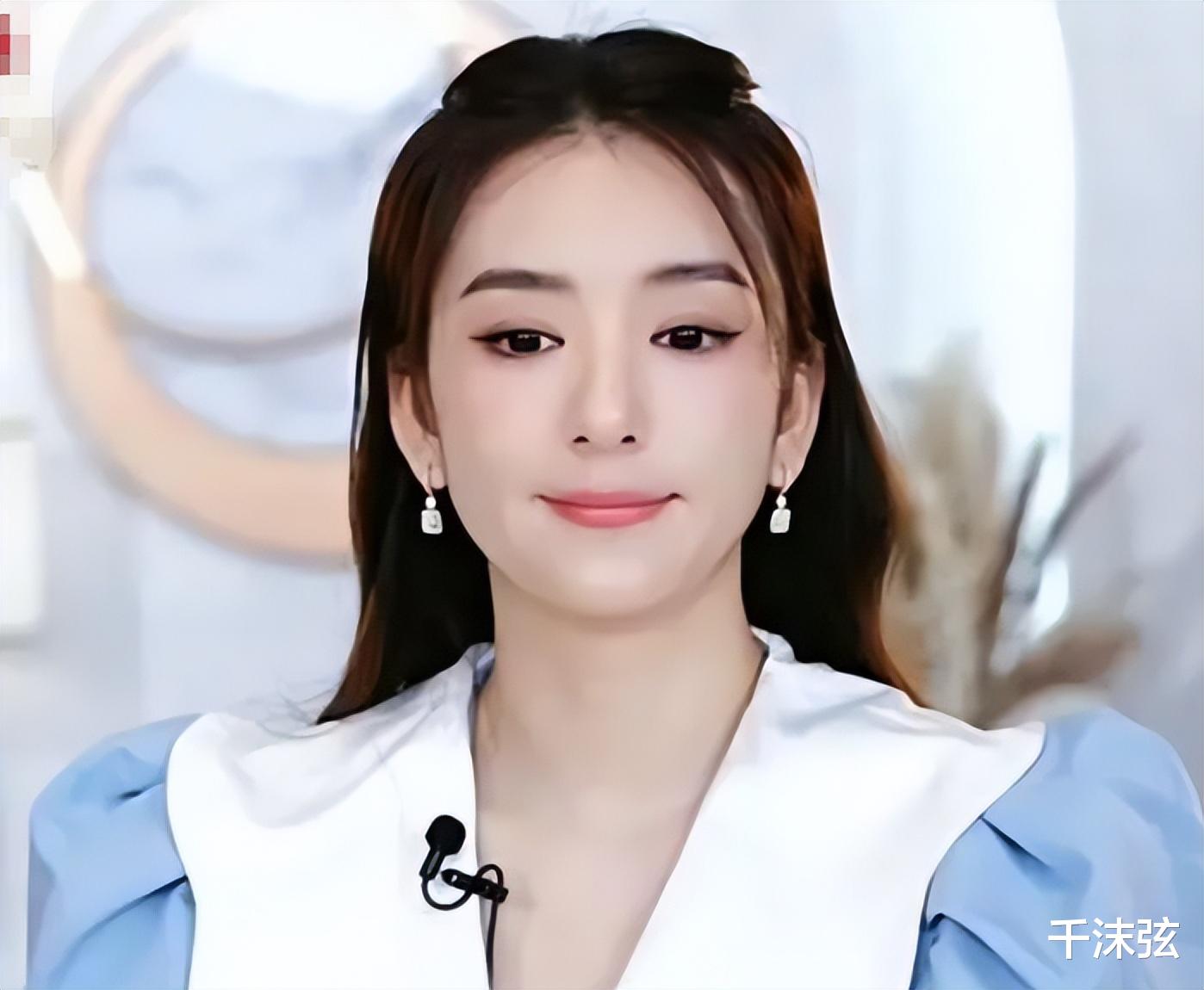 方媛|方媛直播带货赚零花钱,介绍商品淡定娴熟,鼻头圆润鼻梁歪疑整容