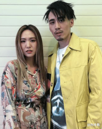 31岁男星承认隐婚5年,妻子是经纪人,晒亲密合影爆出喜讯