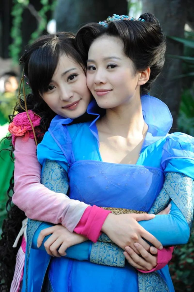 杨幂刘诗诗同框,再续友情引热议,网友:和杨颖还会做好友吗?