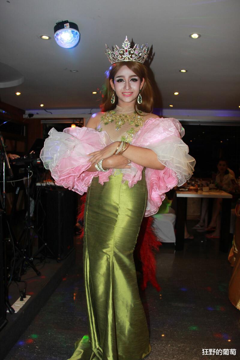 印度少年自愿当阉人，非男非女无人爱，13年后最大愿望是娶个老婆