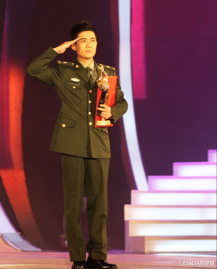 她出生医学世家,却成了演员,当了老师,做了制片人,今幸福美满