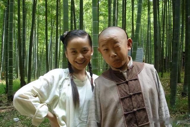 演员侯祥:9岁停止发育,出道18年只能演小孩,和妻子同框像母子