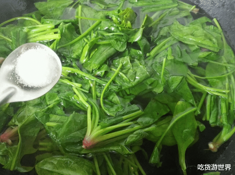 茼蒿|3种“天然降压菜”，再贵也要吃！滋阴补血、养肝排毒，对身体好