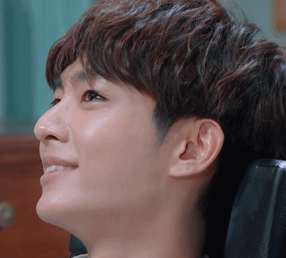 炎亚纶带7人硬闯耀乐记者会!现场逼宫求原谅失败,当场飙泪狂哭