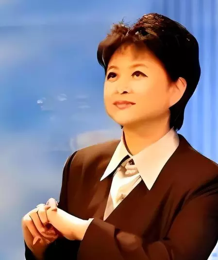 主持人肖晓琳:55岁退休在美国病逝,临终遗言给世人敲醒了警钟
