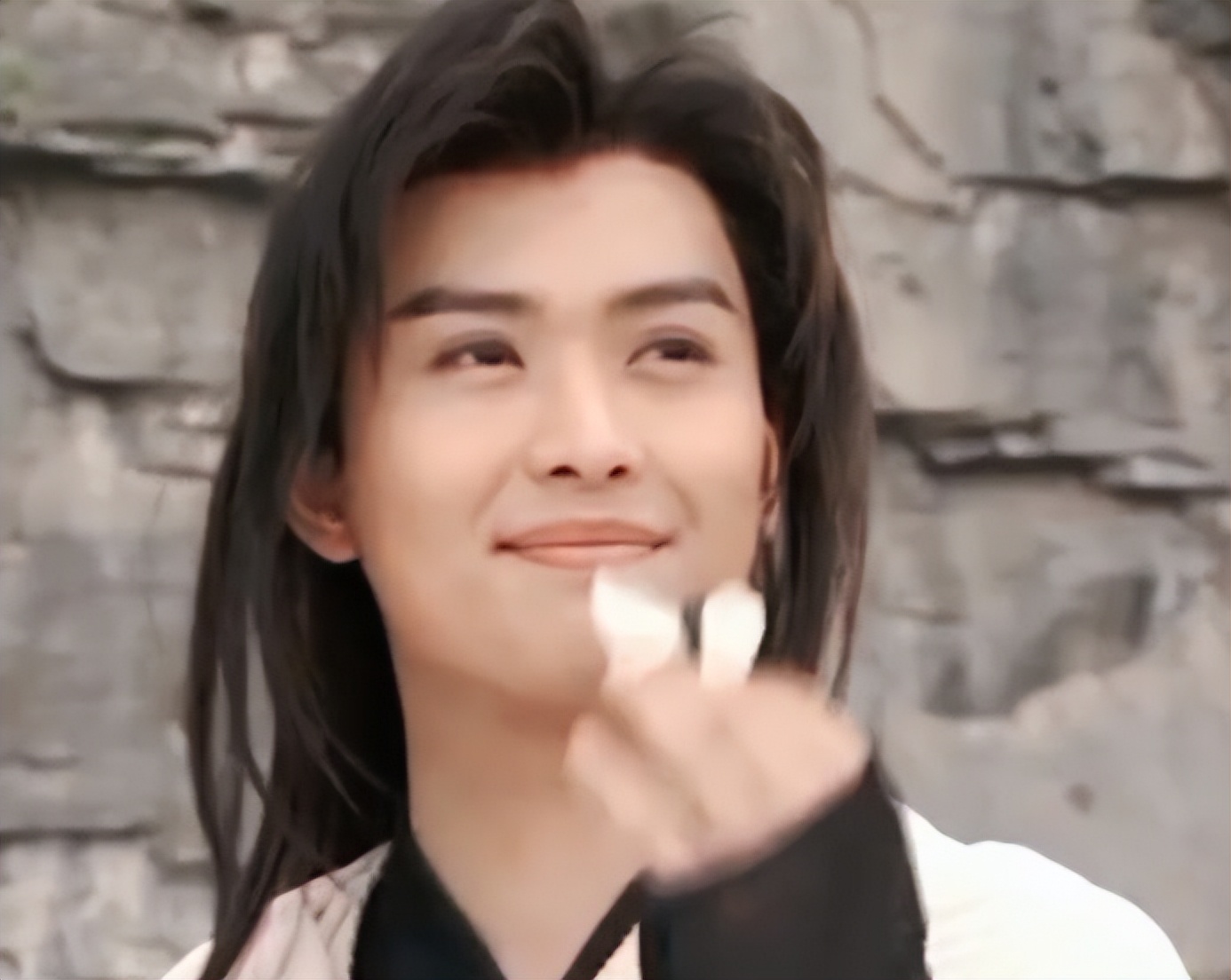 颜值不够别甩锅给造型师，造型难看还是人难看，观众还是能分清的