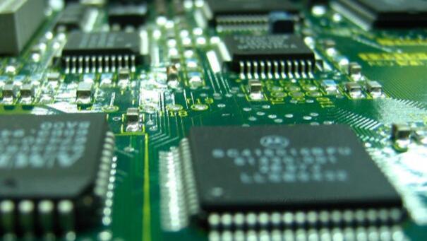 高峰|芯片巨头博通称考虑Intel代工替代台积电