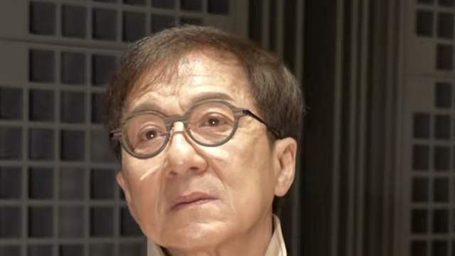 成龙|成龙哽咽谈找不到接班人，暗讽小鲜肉五六千万片酬现象，满眼失望