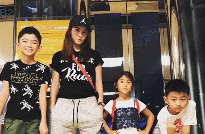 张柏芝晒照正式公布恋情!两人牵手如此甜蜜,这次终于不再沉默