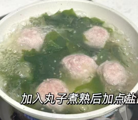 “冬季一碗汤，郎中不用帮”，11月多喝这汤，补足营养，身体安康