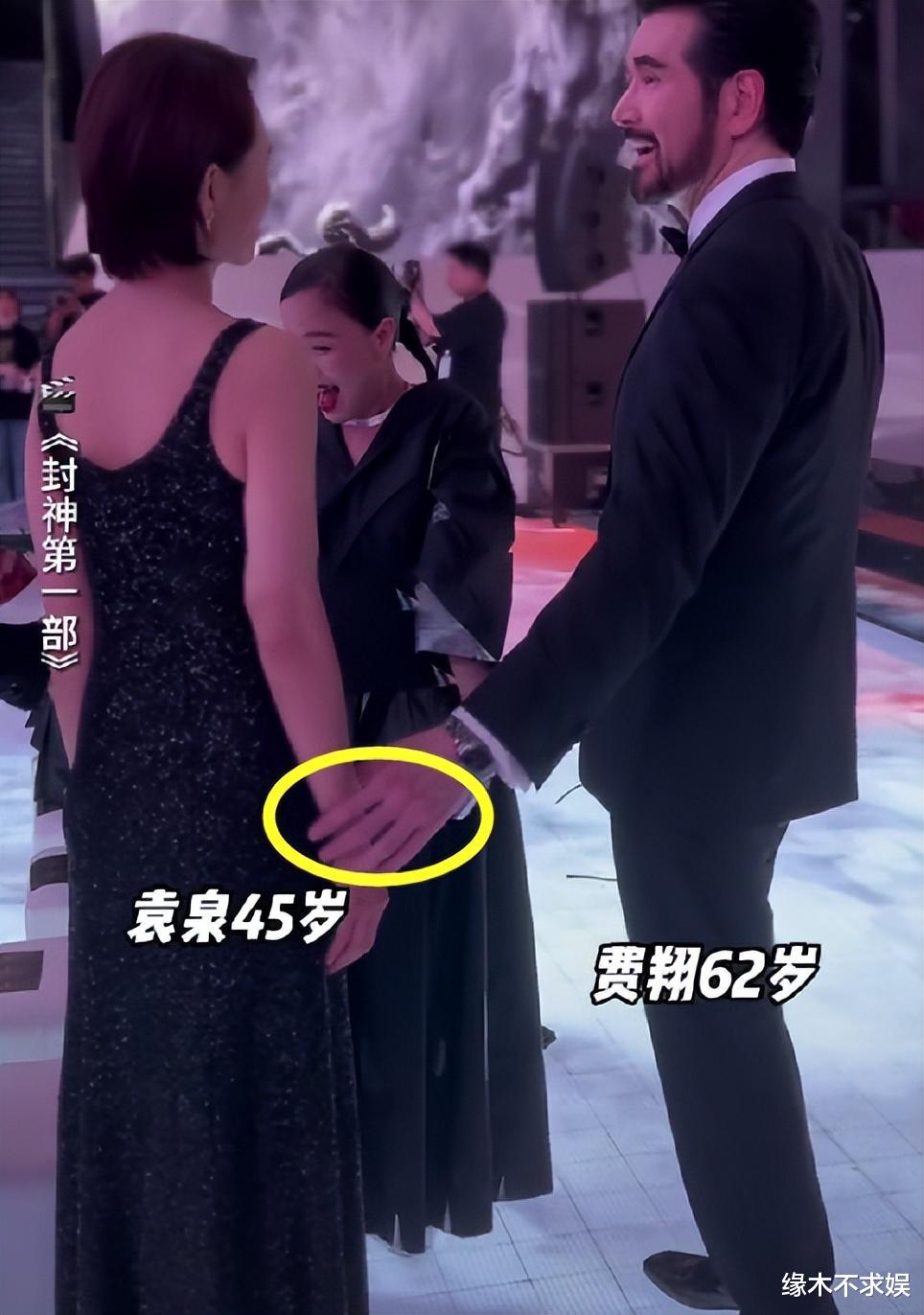 《封神》首映礼:费翔昏昏欲睡,肤色3种颜色,对女演员太亲昵引争议