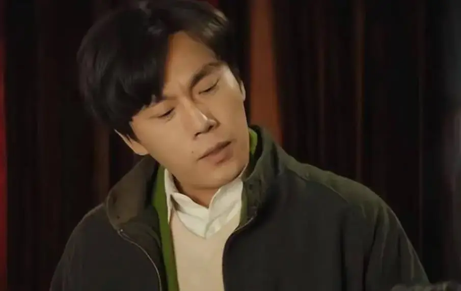 贾玲 贾玲为拍新角色减重100斤，身材纤细脸变小，网友直呼变化太大