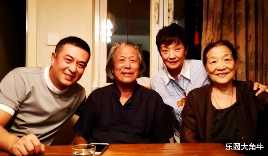 张嘉译放弃一婚杜珺后,二婚娶24亿离异富婆,现成人生赢家