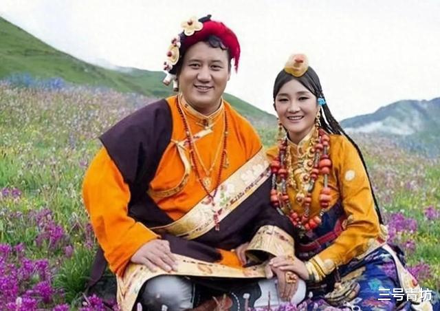 歌手降央卓玛：因丈夫高颜值疯狂倒追，婚后生3胎，现在生活咋样
