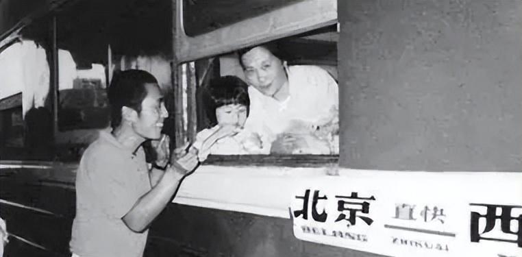 情史混乱的张艺谋公开宣称:一辈子最大的遗憾是等不到她