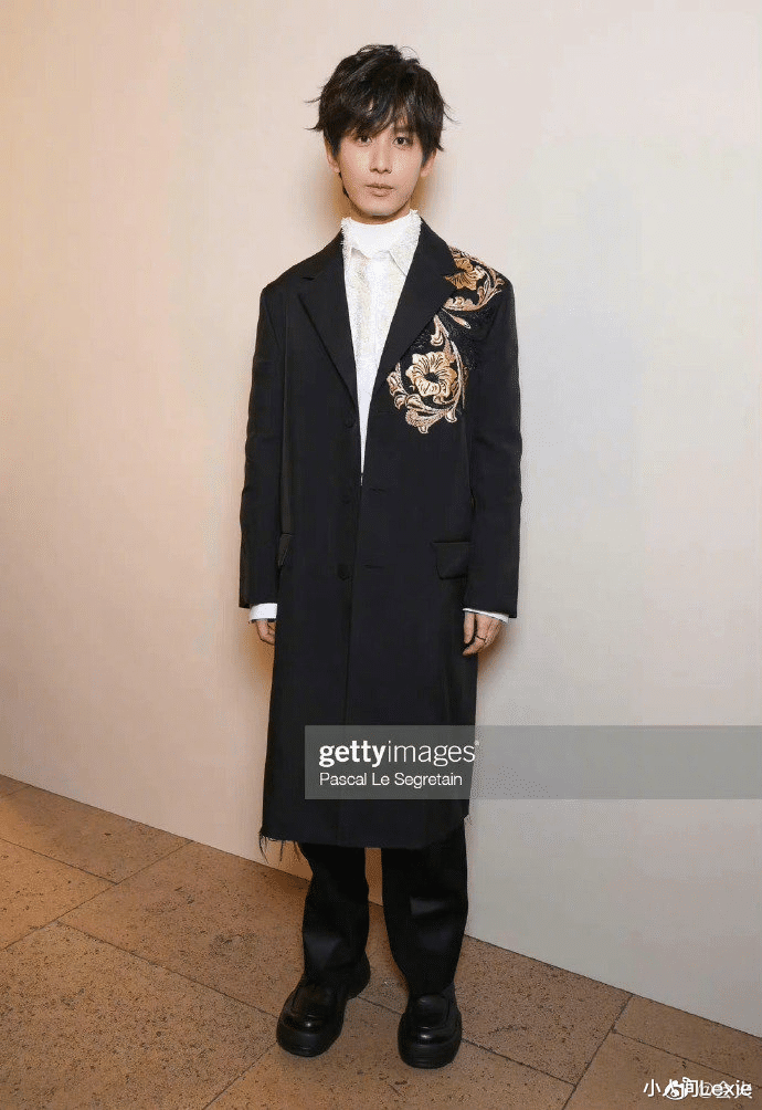 成毅 关晓彤脖子忘了涂粉,成毅精致的土气,程潇齐刘海翻车没辨识度