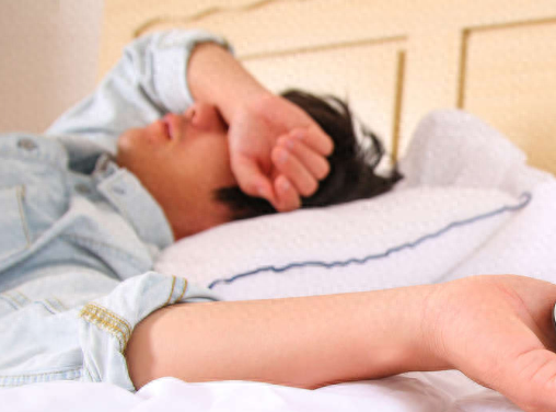 被子盖的重，夜里睡得香！研究发现，重被子增加褪黑素产生