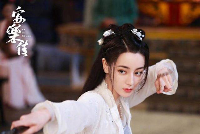 比起杨洋王楚然的全网黑,龚俊和热巴的现状更令人担忧!