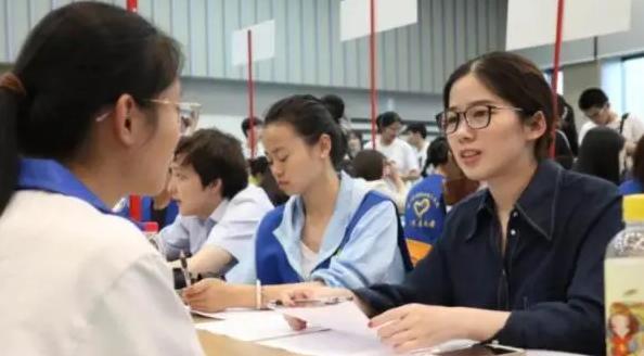 张飞|“工作四年，就医50次”，毕业生的体检报告，揭露学生躺平的原因