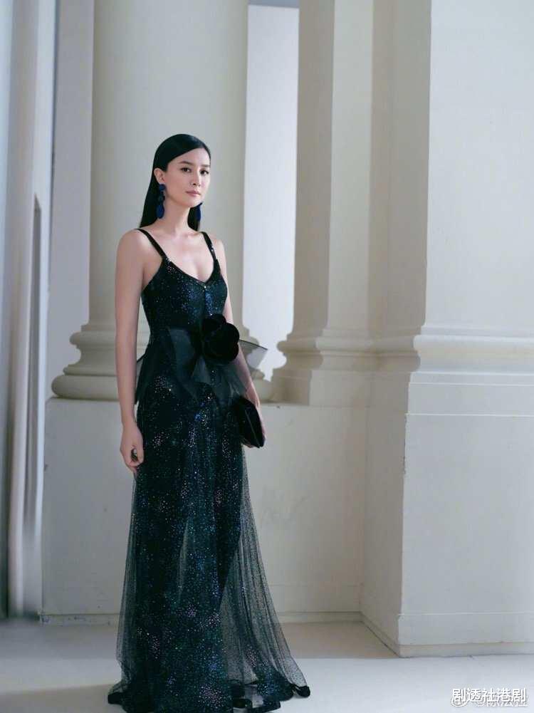 TVB两离巢女星罕见同框!法国餐厅相聚超兴奋,相差10岁无差别