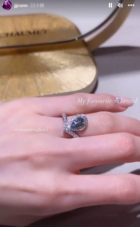 恭喜！香港知名男星大婚，网红妻子戴18只巨型龙凤鈪，更有大钻戒