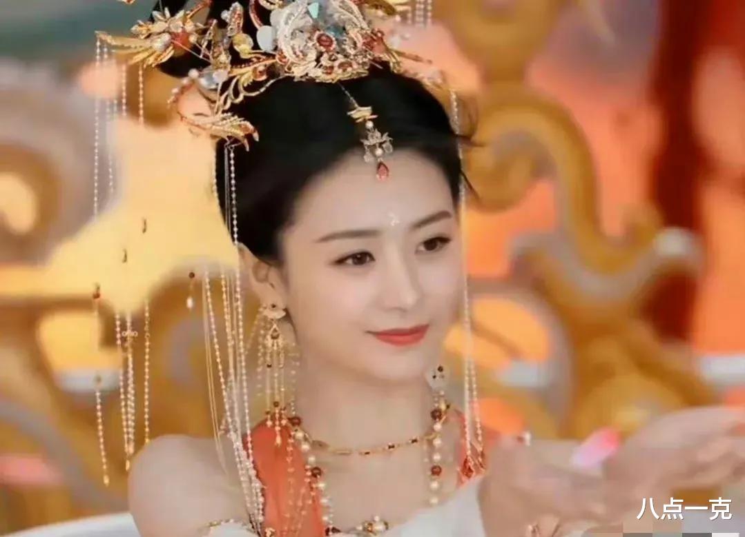 白鹿|白鹿厌女言论翻车!怒告数名网友、强行捂嘴素人,路人缘彻底崩坏