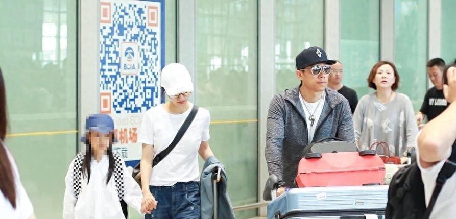 吴京的儿子叫无所谓,靳东的儿子叫靳小爷,但都败给了杨澜儿女的名字